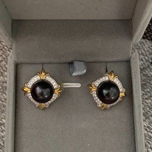 Tahiti Black pearl ear studs